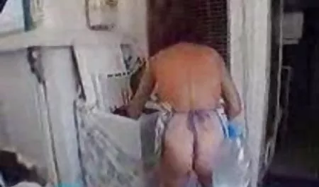 - سگ ماده, لاتینا, رویز, زیر دامن سوپر انال